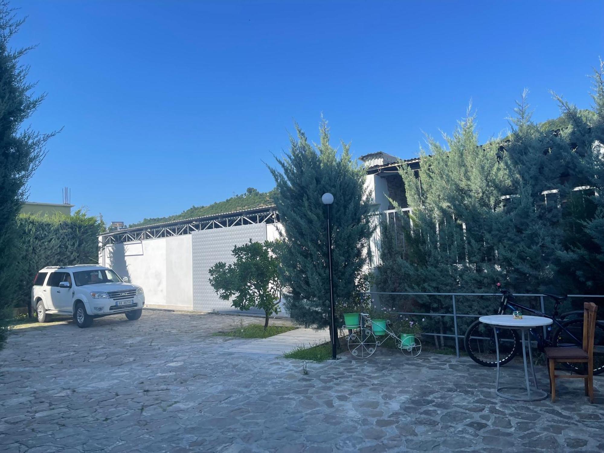 Hotel Latifi Gramsh 외부 사진