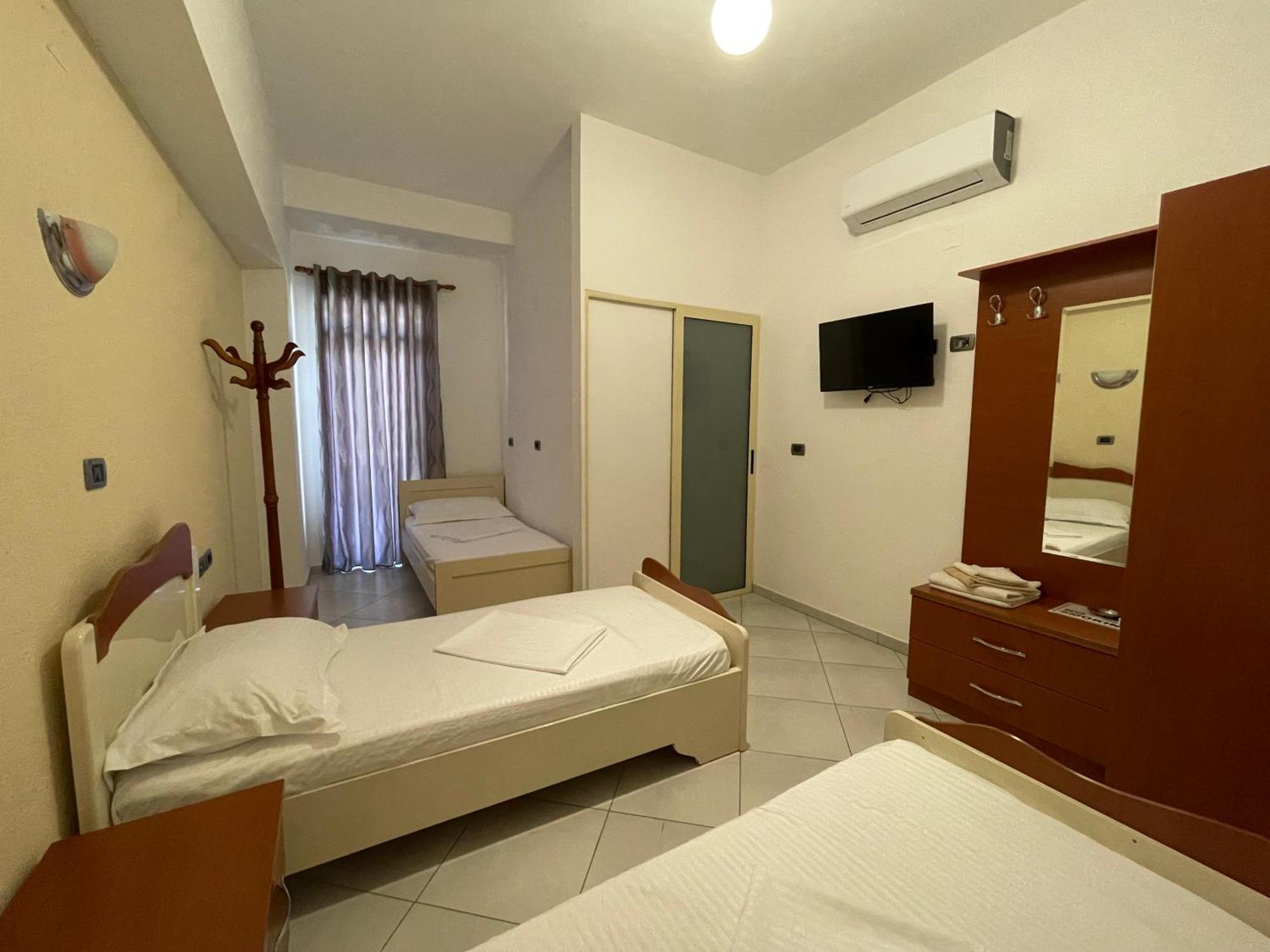 Hotel Latifi Gramsh 외부 사진