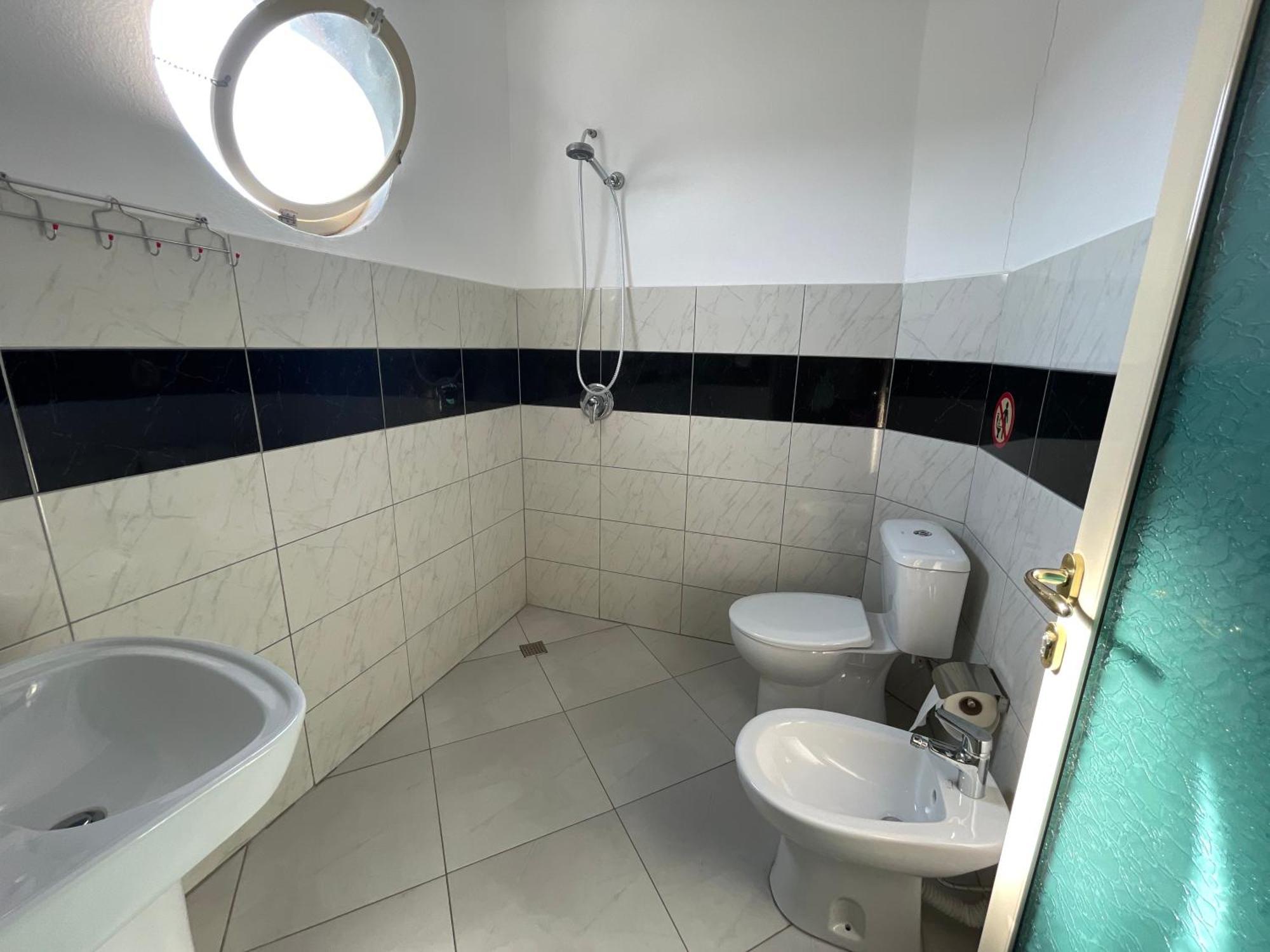 Hotel Latifi Gramsh 외부 사진
