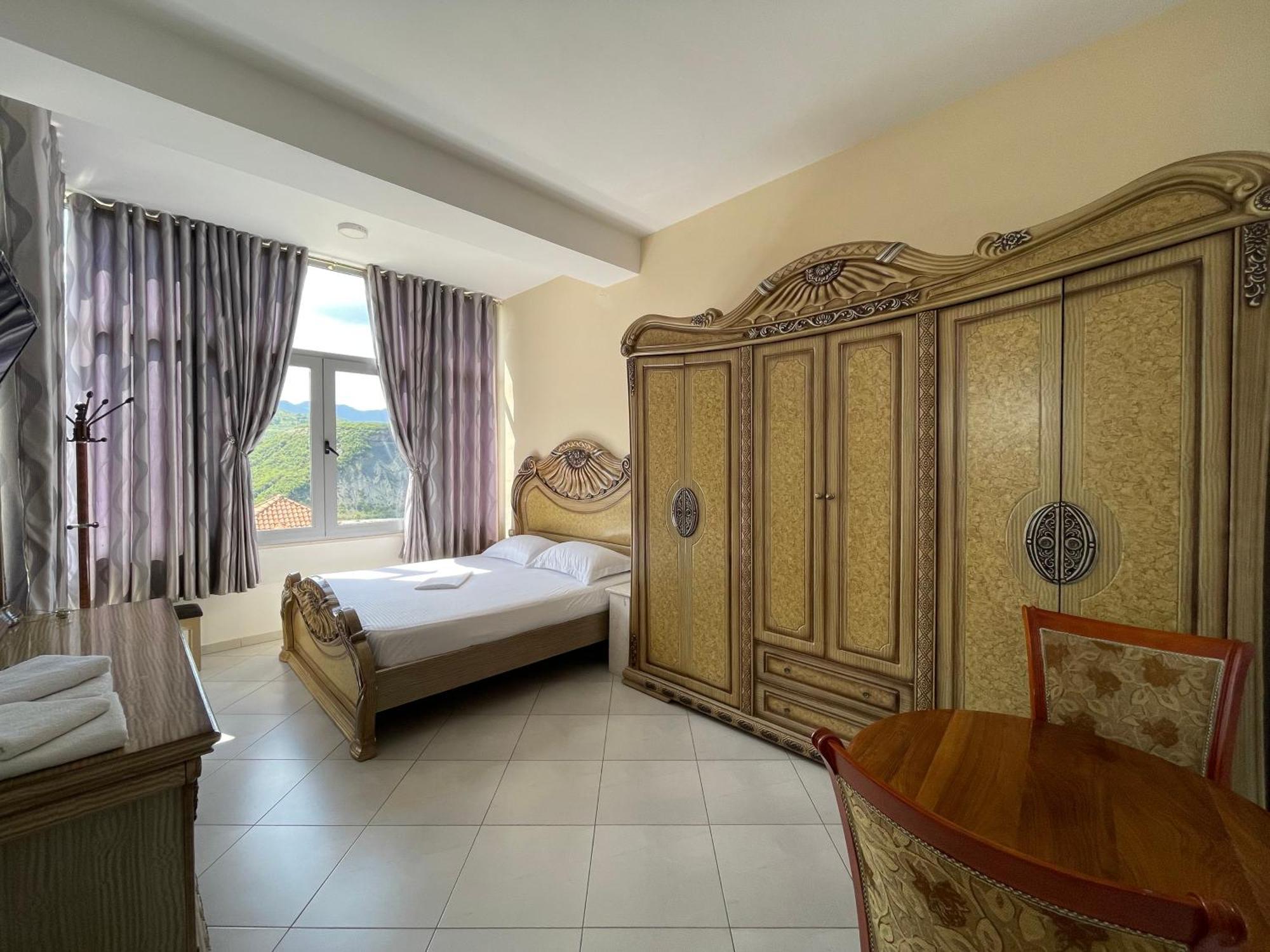 Hotel Latifi Gramsh 외부 사진