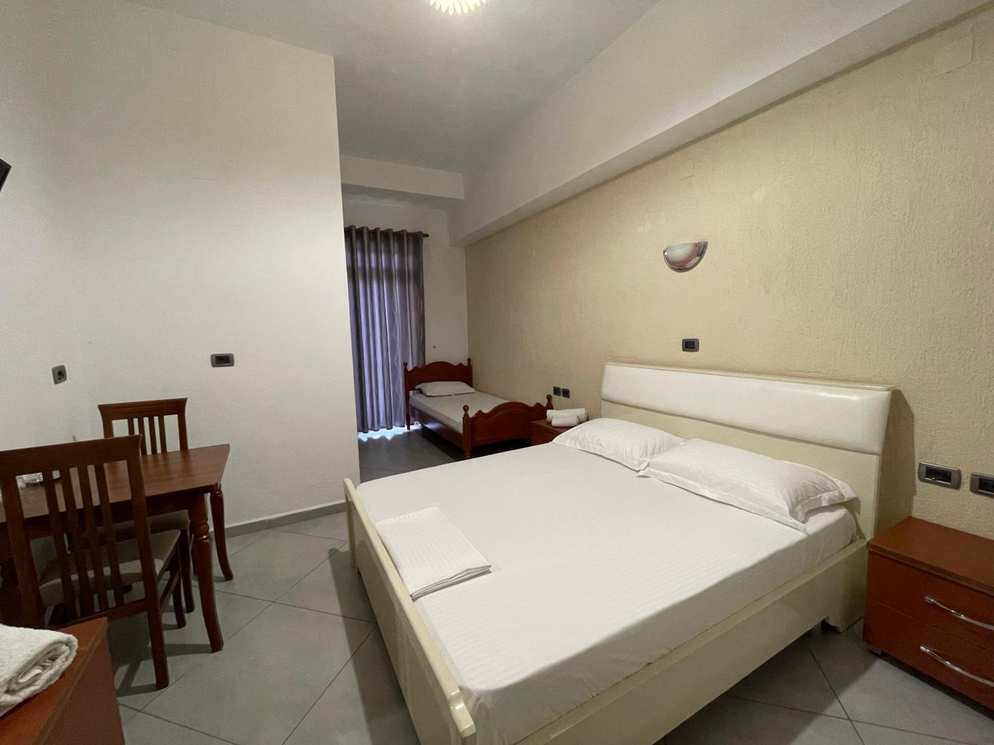 Hotel Latifi Gramsh 외부 사진