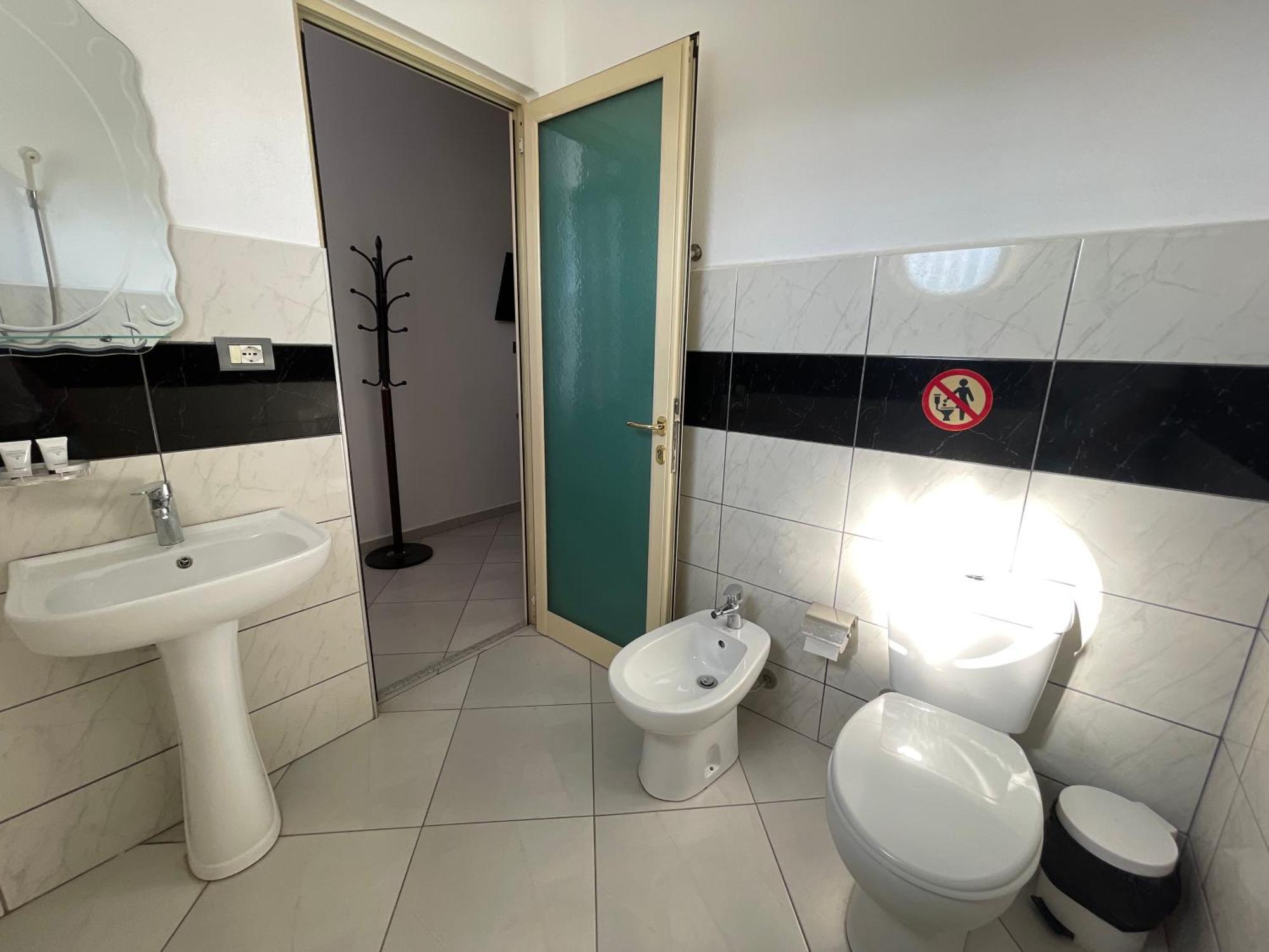 Hotel Latifi Gramsh 외부 사진
