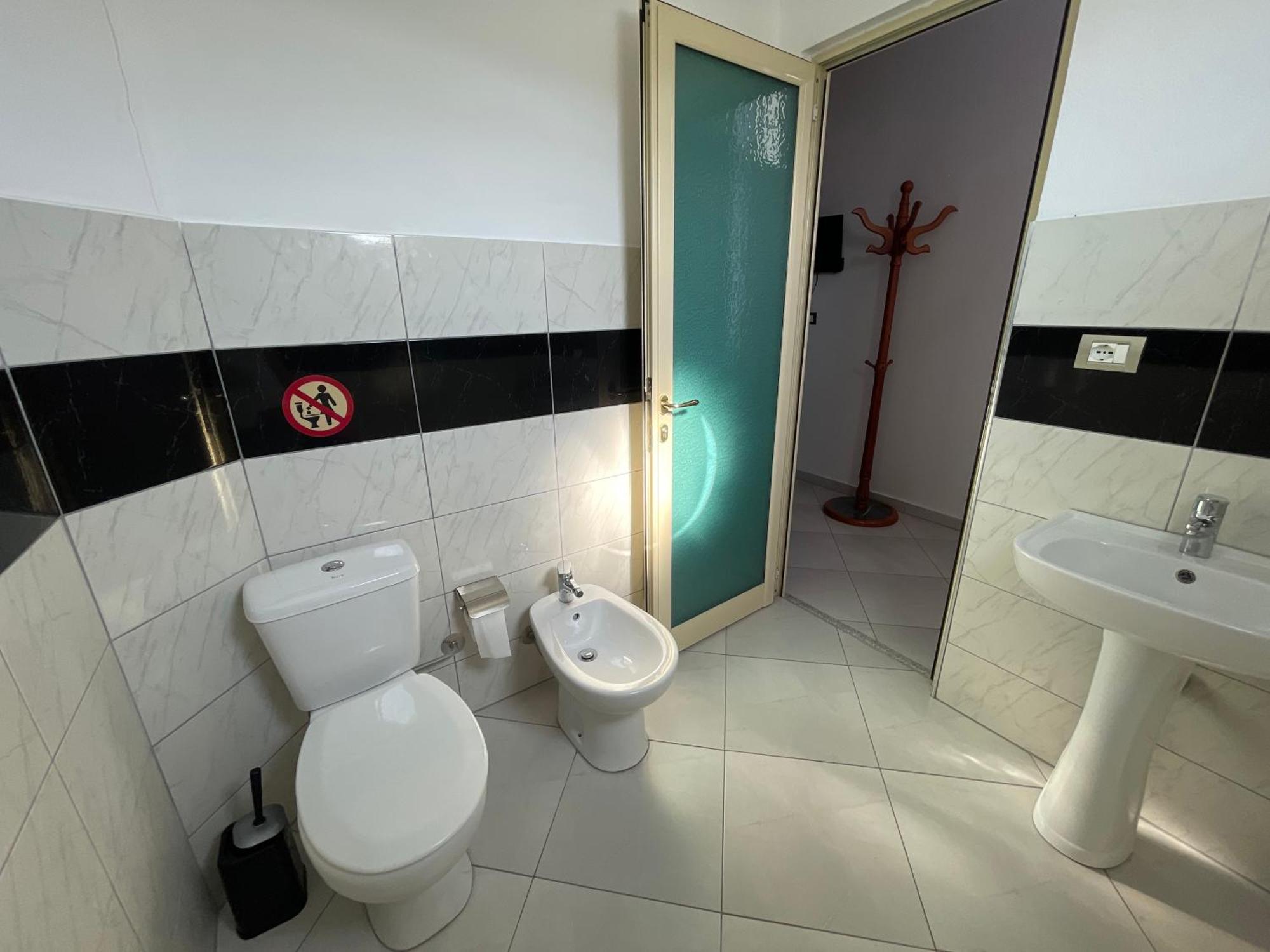 Hotel Latifi Gramsh 외부 사진