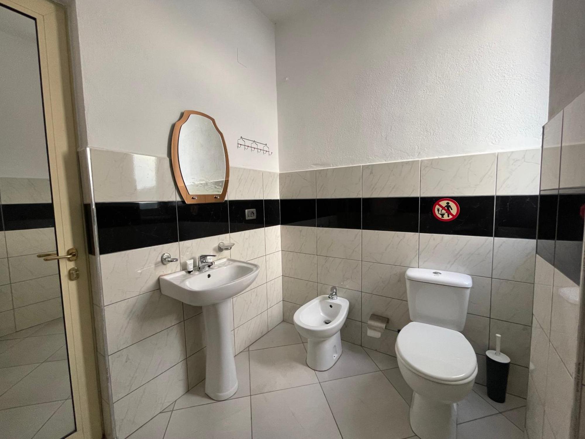 Hotel Latifi Gramsh 외부 사진