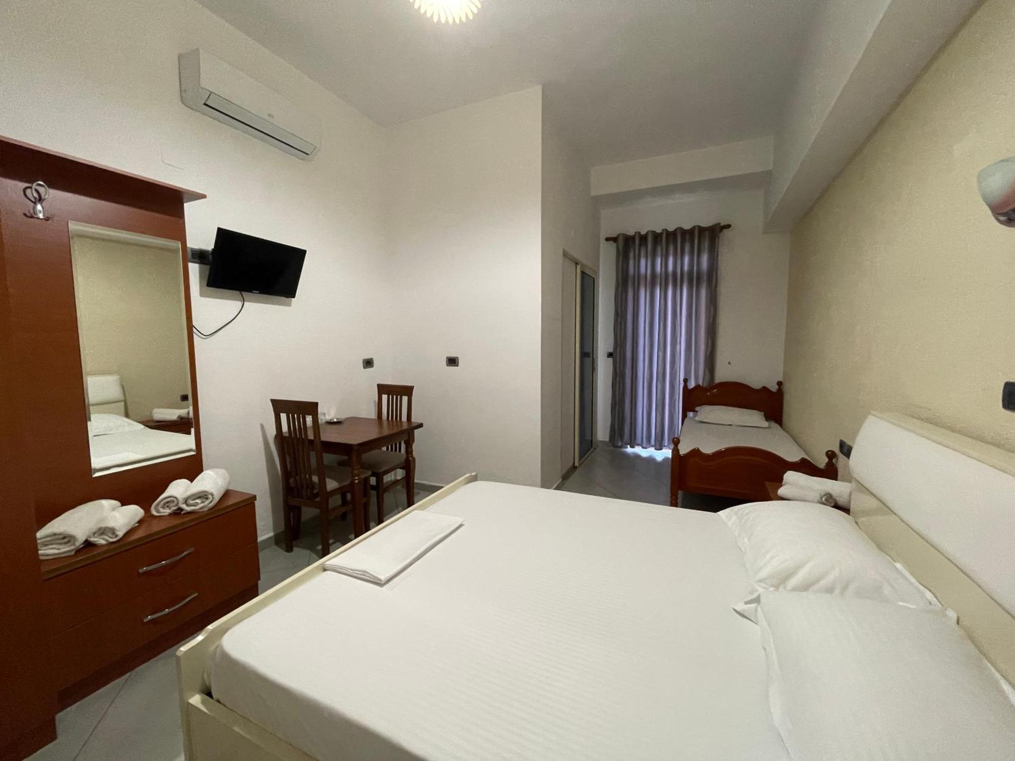 Hotel Latifi Gramsh 외부 사진